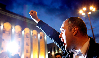 Оппозиция Грузии требует прямой эфир Оппозиция Грузии требует прямой эфир