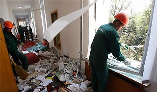 Школьники оплатят погромы в Кишиневе Школьники оплатят погромы в Кишиневе