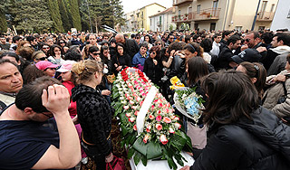 В Италии хоронят жертв землетрясения В Италии хоронят жертв землетрясения