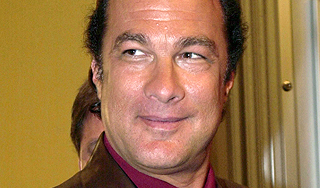 Как Стивен Сигал отмечает день рождения Как Стивен Сигал отмечает день рождения