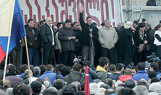 Грузины ускоряют отставку Саакашвили Грузины ускоряют отставку Саакашвили