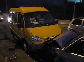 Пьяный на "девятке" врезался в маршрутку
