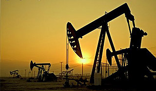 Пасха заморозила цену нефти в США Пасха заморозила цену нефти в США