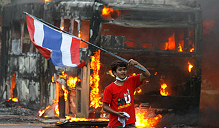 Таиландская оппозиция сдается властям Таиландская оппозиция сдается властям