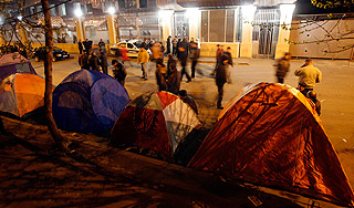 Грузины разбили палатки у дома Саакашвили Грузины разбили палатки у дома Саакашвили