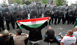 Венгрия встретила нового премьера хаосом Венгрия встретила нового премьера хаосом