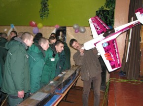 В небо взмыла ракета... Фото Аркадия Минченко