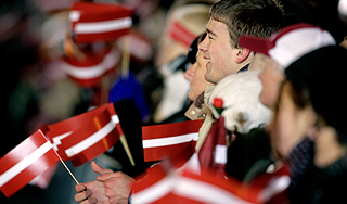 Латыши хотят видеть страну в составе России Латыши хотят видеть страну в составе России