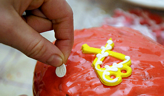 Краснодарцы испекли гигантский кулич Краснодарцы испекли гигантский кулич