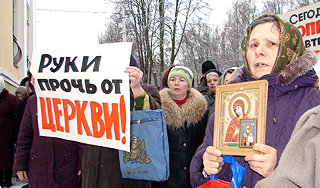 Украинские раскольники захватили храм Украинские раскольники захватили храм