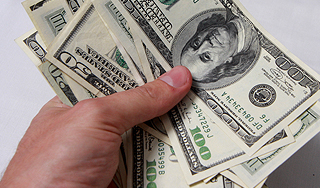 Доллар продолжает расти в цене Доллар продолжает расти в цене