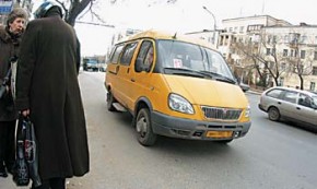 Почти половина рынка пассажирских перевозок Брянска находится в тени