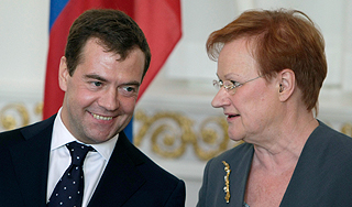 Медведев открыл границу финнам Медведев открыл границу финнам