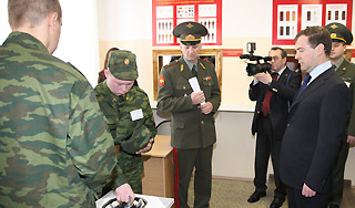 Медведев проводил призывников в армию Медведев проводил призывников в армию