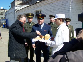 Творческий вечер знаменитого актера прошел в брянской колонии Фото Романа Астахова