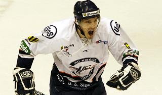 Известный хоккеист убил арбитра Известный хоккеист убил арбитра