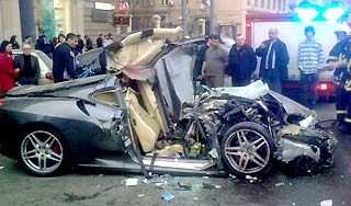 В Москве разбили Ferrari за 350 тысяч евро В Москве разбили Ferrari за 350 тысяч евро