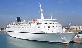 Круизный лайнер отбился от пиратов Круизный лайнер отбился от пиратов