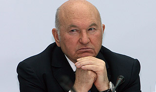 Лужков предложил создать русский Hummer Лужков предложил создать русский Hummer