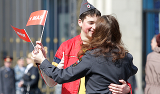 Россия отмечает День весны и труда Россия отмечает День весны и труда