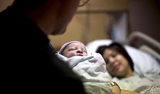 Муж принял роды по инструкции YouTube Муж принял роды по инструкции YouTube