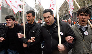 Власти Грузии пошли на уступки оппозиции Власти Грузии пошли на уступки оппозиции