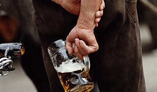 Кризис заставил немцев отказаться от пива Кризис заставил немцев отказаться от пива