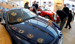 Мошенники подстерегали жертв в автосалоне Мошенники подстерегали жертв в автосалоне