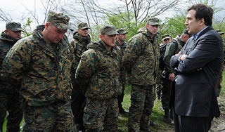 Саакашвили лично допросил "мятежников" Саакашвили лично допросил "мятежников"