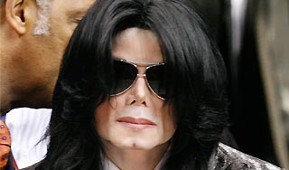 На Майкла Джексона подали в суд На Майкла Джексона подали в суд