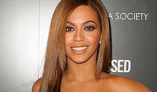 Популярная певица сильно похудела Популярная певица сильно похудела