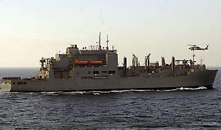 Пираты напали на военный корабль США Пираты напали на военный корабль США