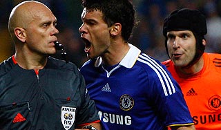 "Челси" обвинил "Барсу" в подкупе судьи "Челси" обвинил "Барсу" в подкупе судьи