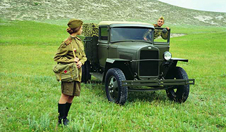 В Кремле установили памятник грузовику В Кремле установили памятник грузовику
