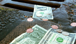 В Японии на улицах раскидали доллары В Японии на улицах раскидали доллары