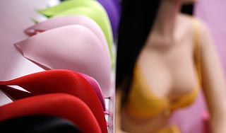 Магазины урезали цены для пышногрудых Магазины урезали цены для пышногрудых