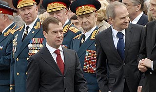 Медведев пообещал России мирное будущее Медведев пообещал России мирное будущее