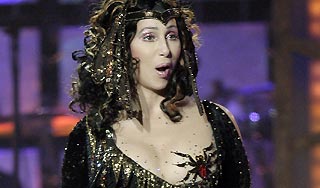 62-летняя певица шокировала своим нарядом 62-летняя певица шокировала своим нарядом