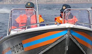 Двое спасателей пропали во время спасения Двое спасателей пропали во время спасения