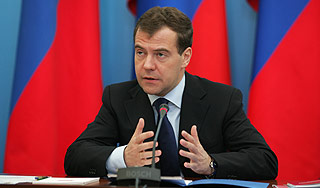 Медведев призвал бизнес вести себя прилично Медведев призвал бизнес вести себя прилично