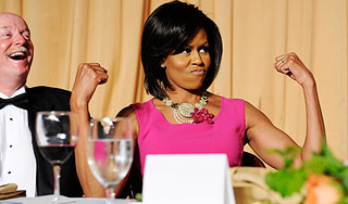 Мишель Обама поиграла бицепсами на ужине Мишель Обама поиграла бицепсами на ужине