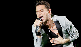 Солист Depeche Mode попал в больницу Солист Depeche Mode попал в больницу