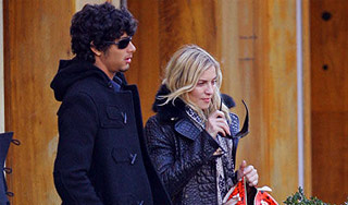 Мадонна женит на себе Иисуса Мадонна женит на себе Иисуса