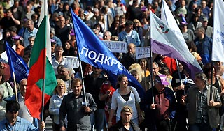 Болгарские рабочие подрались с полицией Болгарские рабочие подрались с полицией