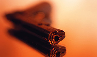 Пенсионер ранил мальчика из пистолета Пенсионер ранил мальчика из пистолета