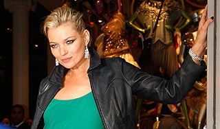 Известная худобой Кейт Мосс теперь на диете Известная худобой Кейт Мосс теперь на диете