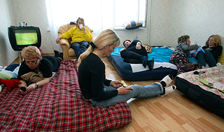 Стюардессы обещают голодать до победы Стюардессы обещают голодать до победы