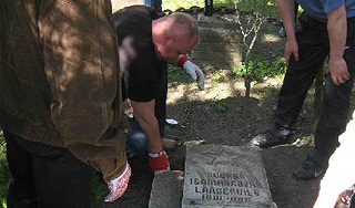 В Эстонии разбили памятник павшим воинам В Эстонии разбили памятник павшим воинам