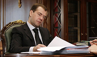 Медведев встал на защиту истории России Медведев встал на защиту истории России