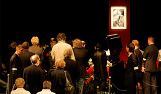 Москвичи простились с Янковским молча Москвичи простились с Янковским молча